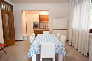 Appartamento con tre camere e due bagni