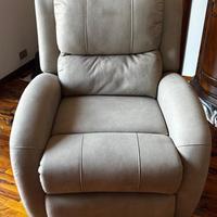 Poltrona reclinabile con meccanismo elettrico