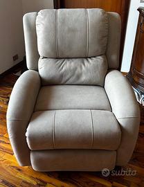 Poltrona reclinabile con meccanismo elettrico