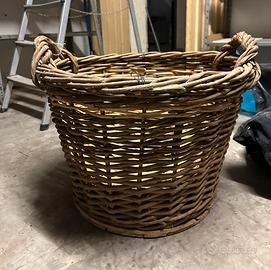 Cesto intrecciato in rattan