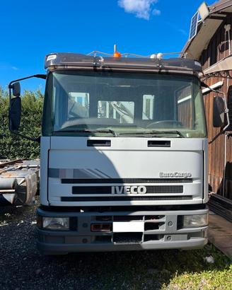 Iveco Eurocargo Ribaltabile con Gru'