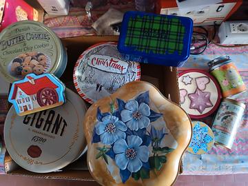 11 Contenitori in latta 