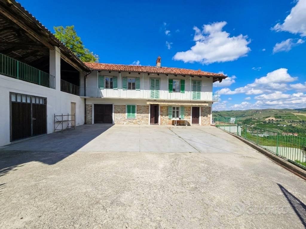 Rustico / Casale di 239 m² con più di 5 locali e b - Vista 2
