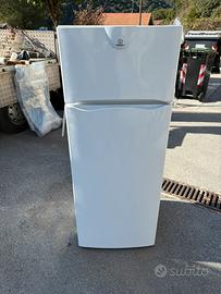 Frigorifero con refrigeratore