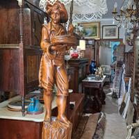 lampada piantana in legno intagliato