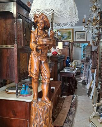 lampada piantana in legno intagliato