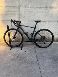 Bici Cube Nuroad Pro in colore nero