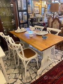 Tavolo 250€ e 4 sedie 220€