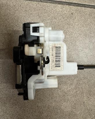 Serratura porta SX Fiat 500 - Abarth 595 52041739
