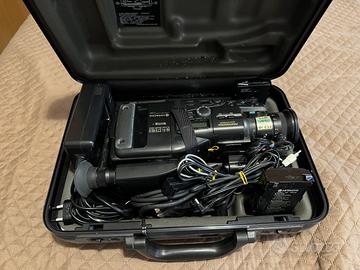 Videocamera Hitachi VM-S83E