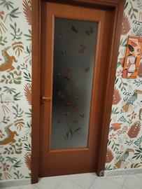 5 porte (una vetrata, le sltre semplici)