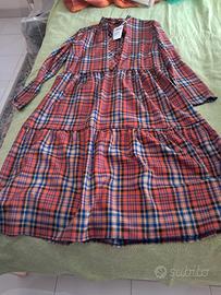 vestito a quadretti a balze