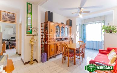 3 locali con cucinotto e 2 balconi.