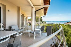 APPARTAMENTO SU DUE LIVELLI CON DUE TERRAZZI E BOX