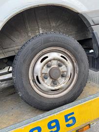 Treno di gomme e cerchi