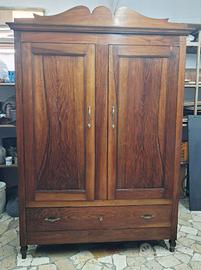 Stupendo Armadio in Noce massello.