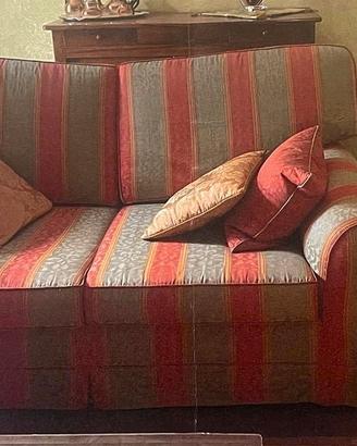 Coppia di divani classici di pregio