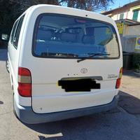 Toyota Hiace 9 posti