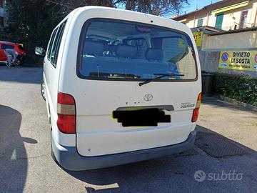Toyota Hiace 9 posti