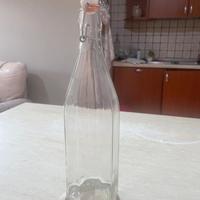 Bottiglia di vetro nuova
