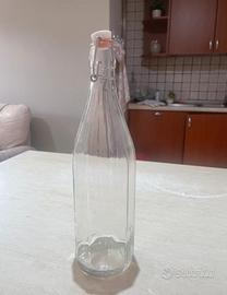 Bottiglia di vetro nuova