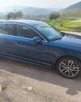 AUDI A4 AVANT QUATTRO - S TRONIC