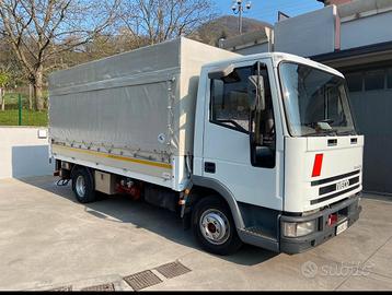 Autocarro centinato telonato