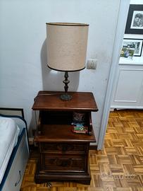 comodino in legno 