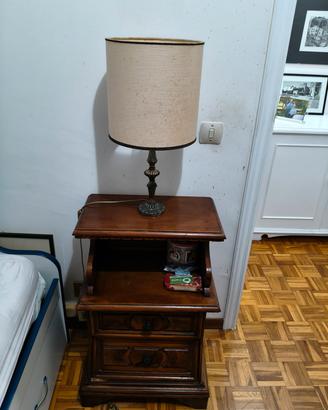 comodino in legno 