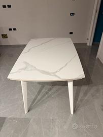TAVOLO ALLUNGABILE in GRES CALACATTA lucido