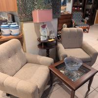 poltrona beige imbottita 