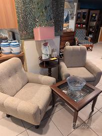 poltrona beige imbottita 