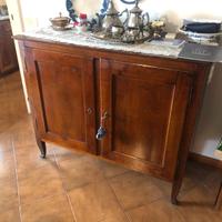 CREDENZA a due ante in legno di noce Fine del XIX