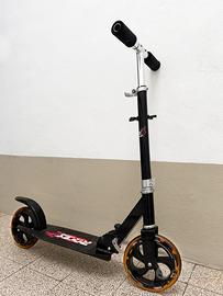 Monopattino Roces con ruote grandi