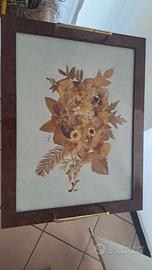 Splendido vassoio vintage con veri fiori pressati