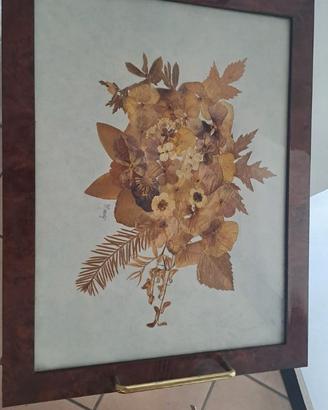 Splendido vassoio vintage con veri fiori pressati