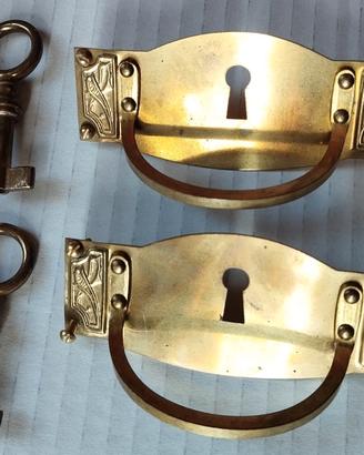 Coppia Maniglie Antiche per Mobili con Bocchetta