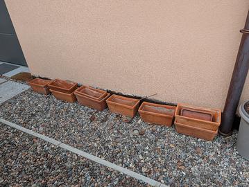 Dieci vasi di terracotta 