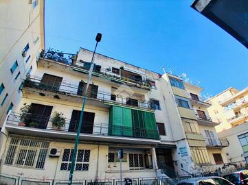 5 LOCALI A TORRE DEL GRECO