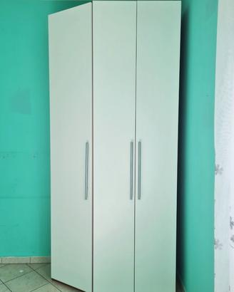 Armadio 3 ante, spazioso e funzionale