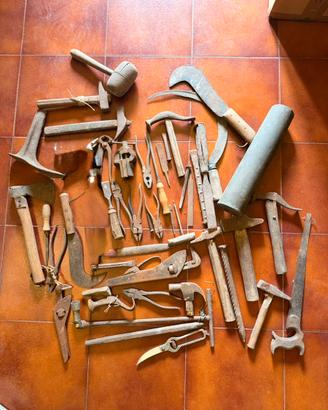 Lotto Attrezzi Agricoli e Artigianali d'Epoca