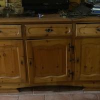 Tavolo tirolese con panca sedie e credenza