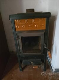 stufa a legna in ghisa e ceramica