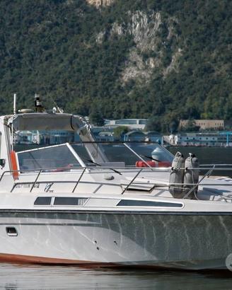 Fjord 900 Dolphin Diesel - Barca cabinata