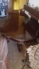 tavolo stile classico e sedie