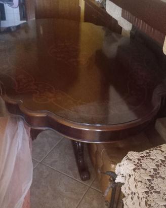 tavolo stile classico e sedie