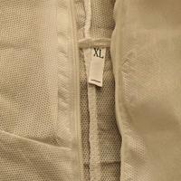 Stock tuta protettiva bianca con cappuccio