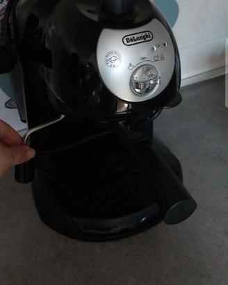 MACCHINA DEL CAFFÈ  DELONGHI