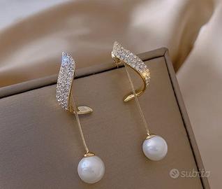 Orecchino elegante con nappa pendente