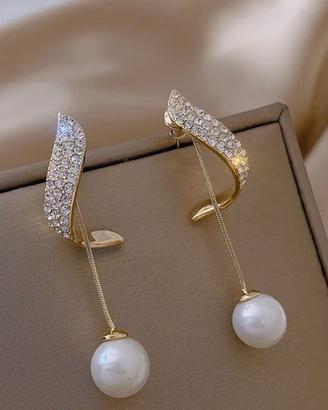 Orecchino elegante con nappa pendente